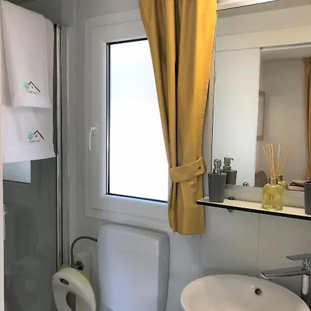 Mobile Ani, * Biograd na Moru